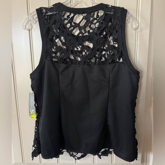 3/for $10 🍒 - *NWT* Black Cropped Cut Out Tank Top (Large) - Picture 5 of 8